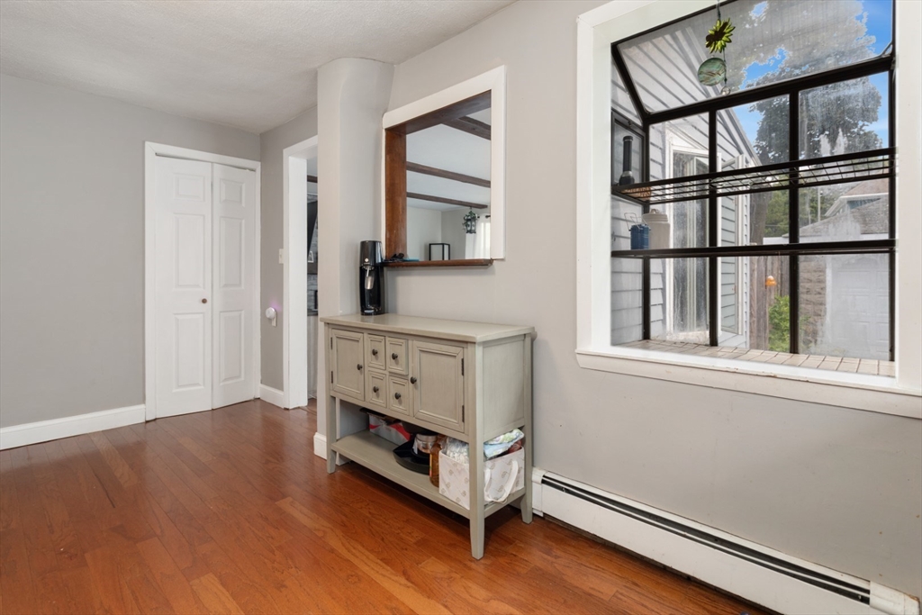 6 Bates Park Avenue Beverly, MA 01915 - Photo 16 of 31