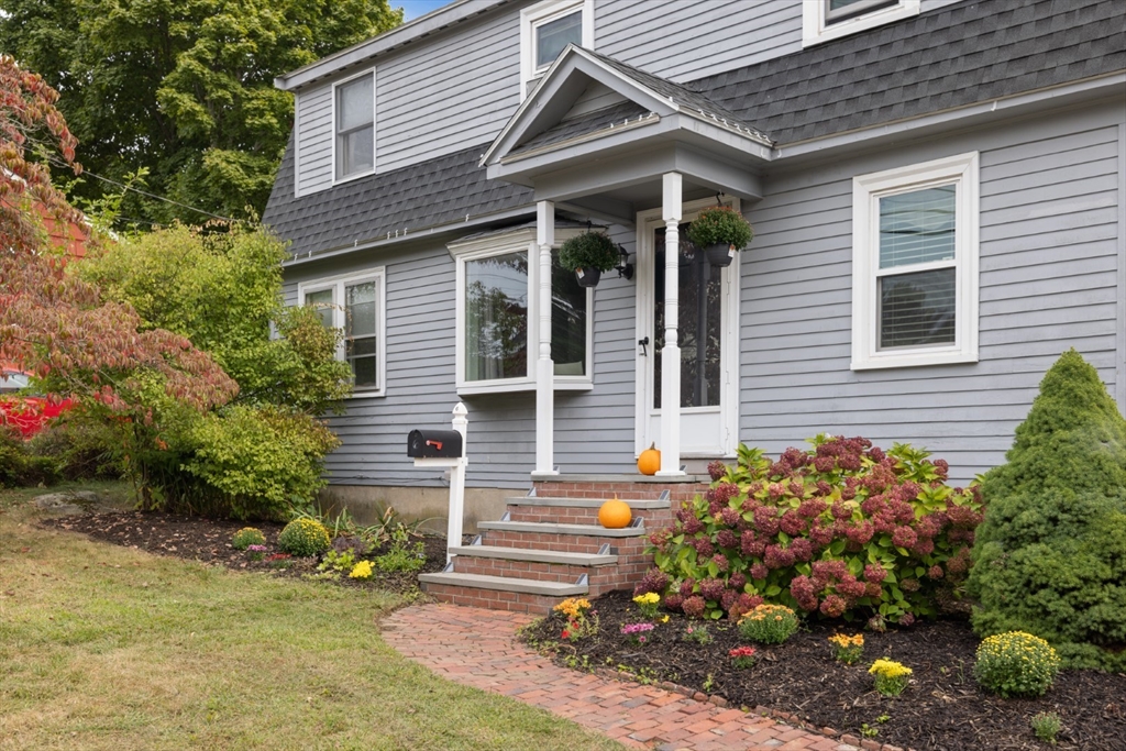 6 Bates Park Avenue Beverly, MA 01915 - Photo 2 of 31