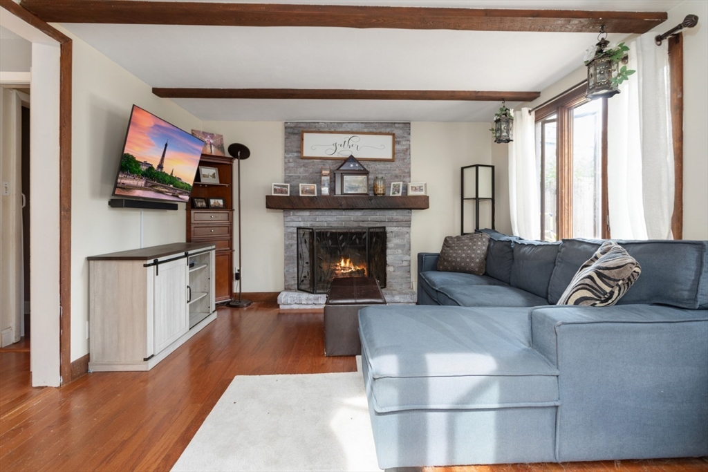 6 Bates Park Avenue Beverly, MA 01915 - Photo 3 of 31