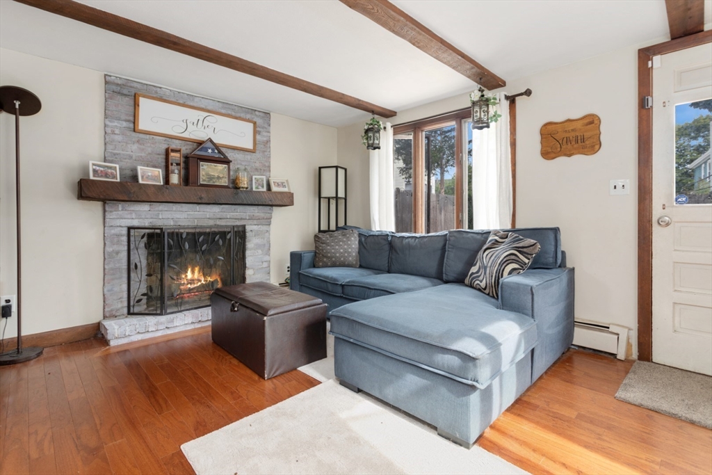 6 Bates Park Avenue Beverly, MA 01915 - Photo 4 of 31