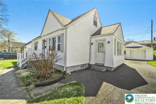 $360,000 | 326 Henry Street, Hellertown, PA 18055