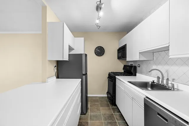 $575,000 | 8 Whittier Place, Unit 18A, Boston, MA 02114