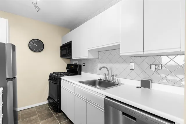 $575,000 | 8 Whittier Place, Unit 18A, Boston, MA 02114