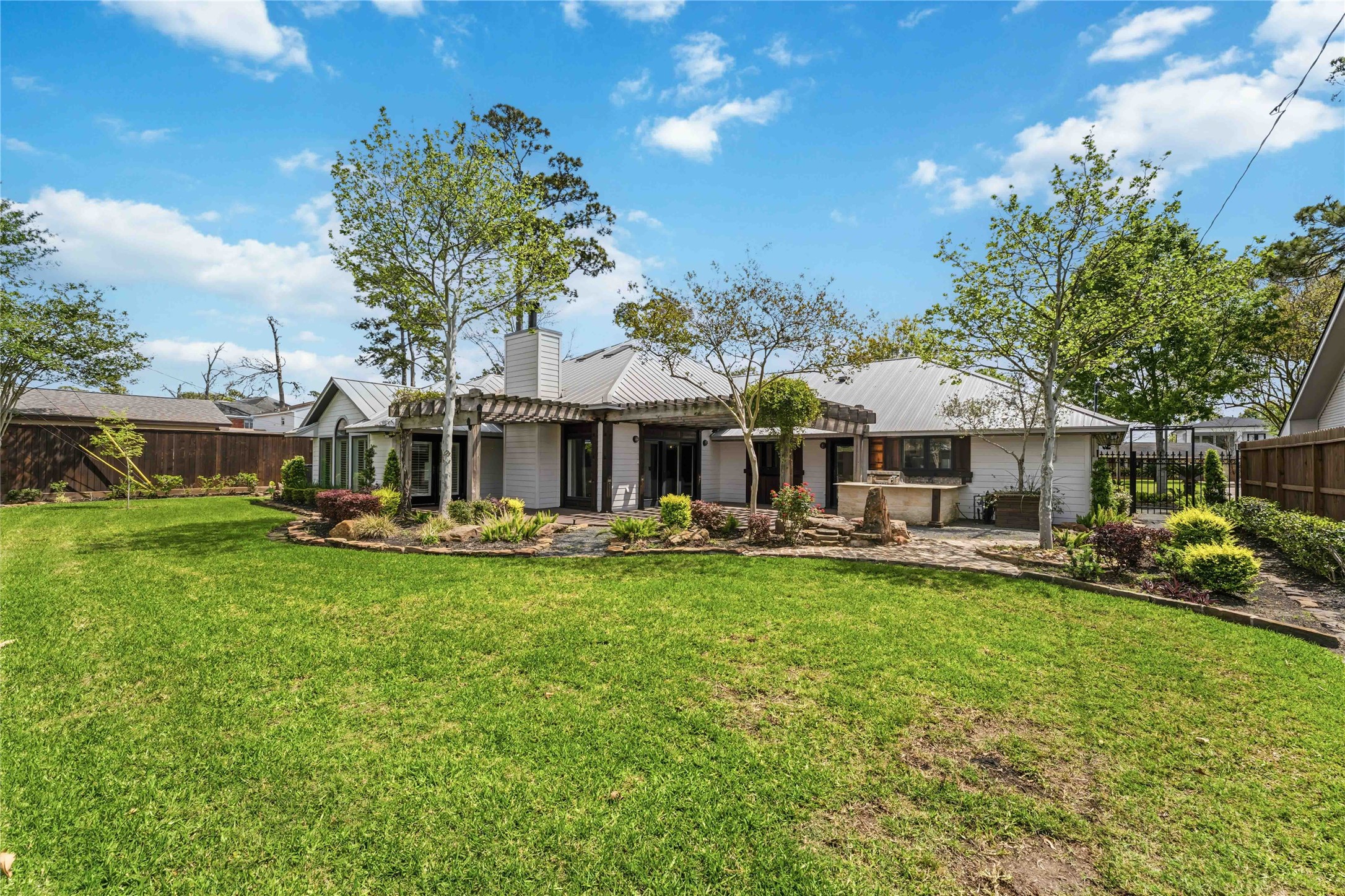 4031 Fernwood Drive Houston, TX 77021 - Photo 32 of 34 a view of a house with patio swimming pool and sitting area