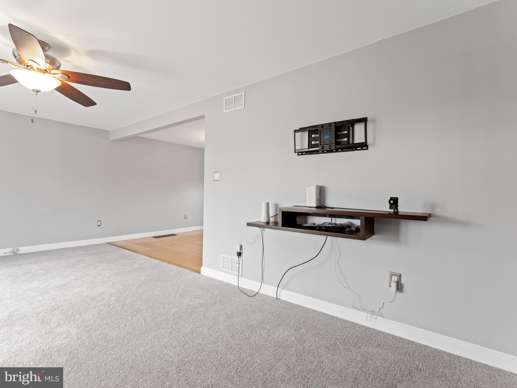 117 Crozerville Road Aston, PA 19014 - Photo 5 of 37 Living room