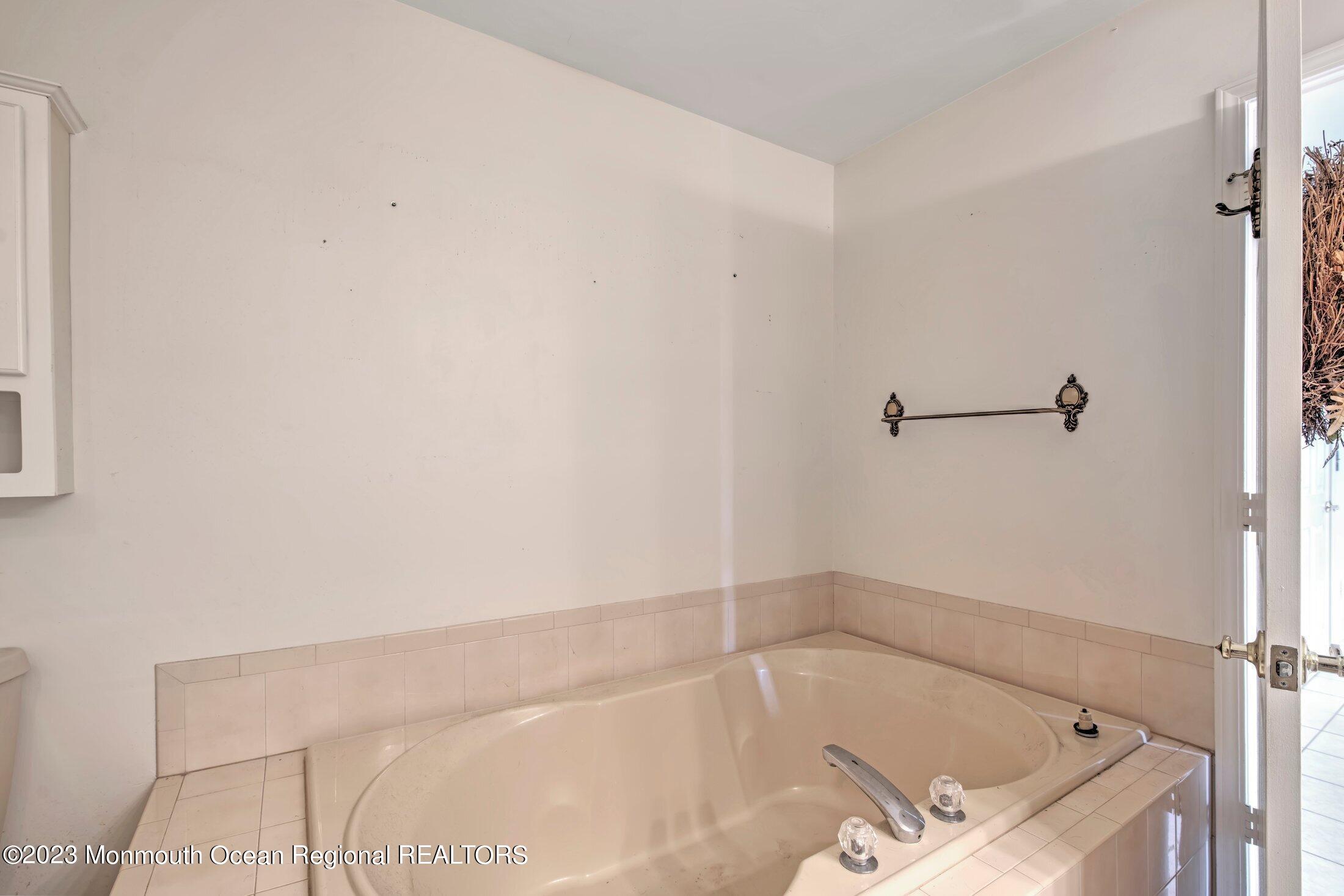 9 Seaman Road Freehold, NJ 07728 - Photo 48 of 52 MOTHER DAUGHTER BATHROOM 2