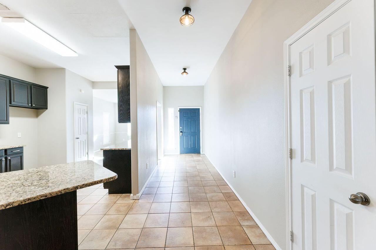 10602 Clinton Avenue Lubbock, TX 79424 - Photo 6 of 45 -