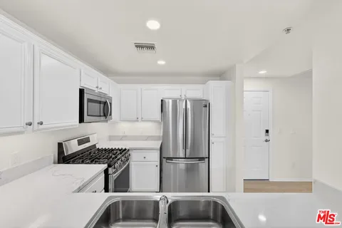 $615,000 | 13200 Pacific Promenade, Unit 351, Playa Vista, CA 90094