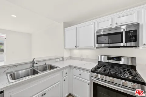 $615,000 | 13200 Pacific Promenade, Unit 351, Playa Vista, CA 90094