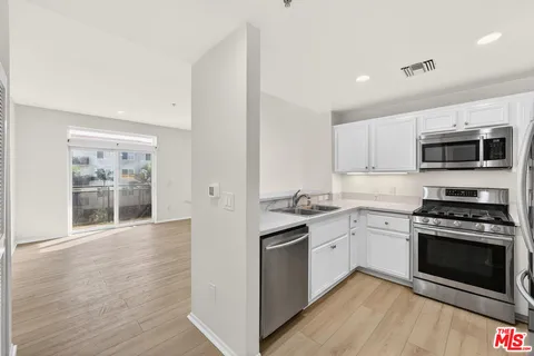 $615,000 | 13200 Pacific Promenade, Unit 351, Playa Vista, CA 90094