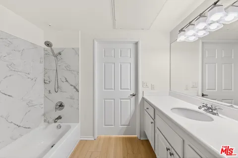 $615,000 | 13200 Pacific Promenade, Unit 351, Playa Vista, CA 90094