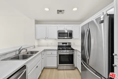 $615,000 | 13200 Pacific Promenade, Unit 351, Playa Vista, CA 90094