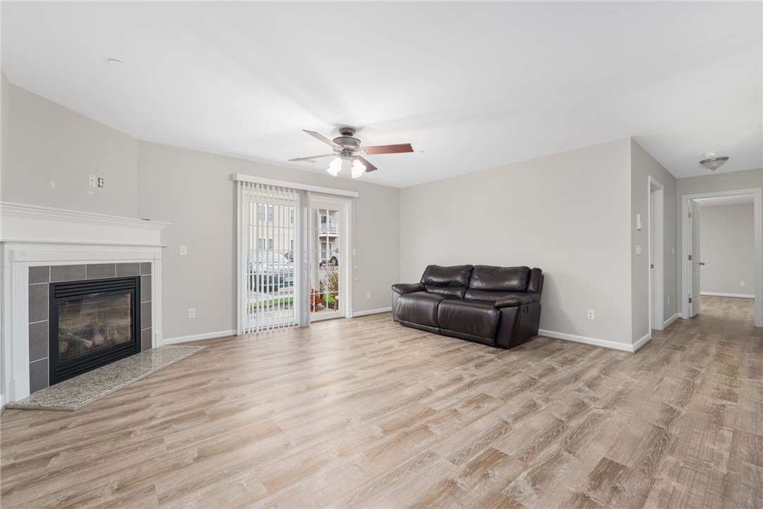 2 Gray Coach Lane, Unit 202 Cranston, RI 02921 - Photo 4 of 20