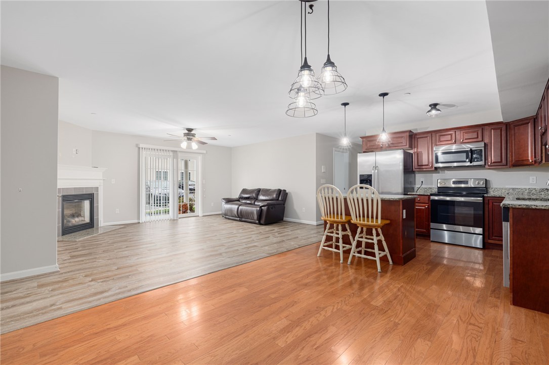 2 Gray Coach Lane, Unit 202 Cranston, RI 02921 - Photo 5 of 20