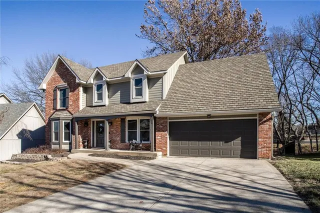 $539,900 | 46 Northeast Shoreview Drive, Lee's Summit, MO 64064