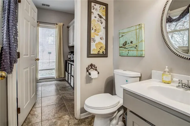 $539,900 | 46 Northeast Shoreview Drive, Lee's Summit, MO 64064