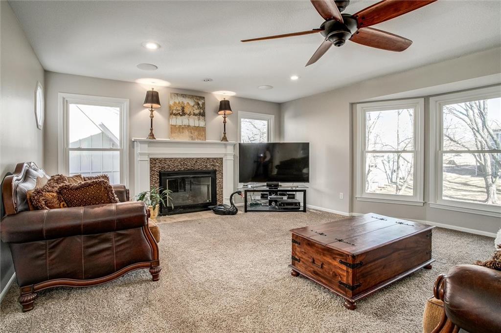 46 Northeast Shoreview Drive Lee's Summit, MO 64064 - Photo 15 of 34