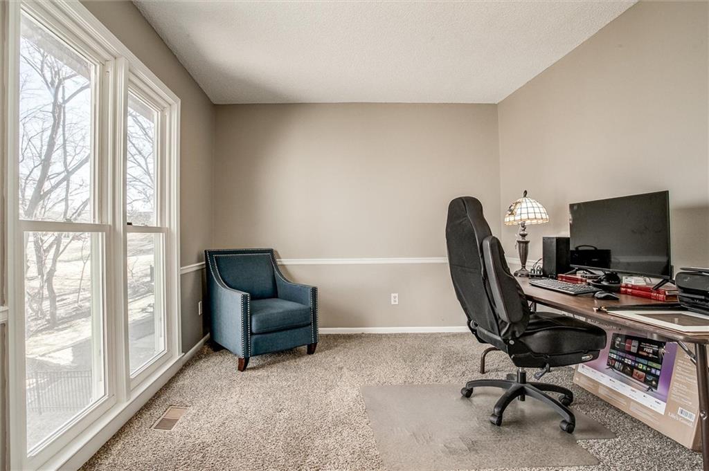 46 Northeast Shoreview Drive Lee's Summit, MO 64064 - Photo 20 of 34