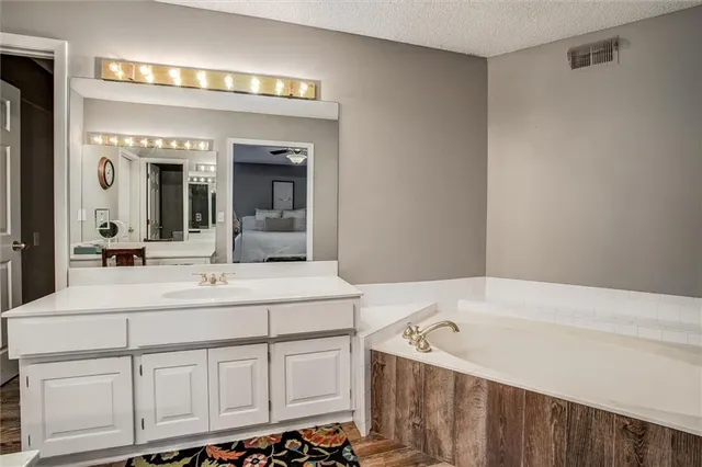 $539,900 | 46 Northeast Shoreview Drive, Lee's Summit, MO 64064