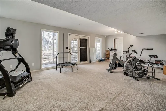 $539,900 | 46 Northeast Shoreview Drive, Lee's Summit, MO 64064