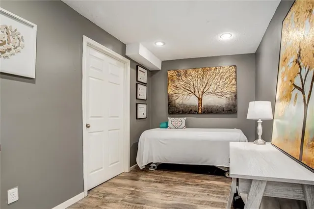 $539,900 | 46 Northeast Shoreview Drive, Lee's Summit, MO 64064