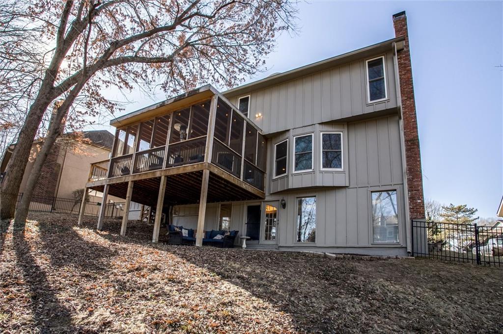 46 Northeast Shoreview Drive Lee's Summit, MO 64064 - Photo 4 of 34