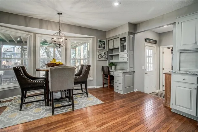 $539,900 | 46 Northeast Shoreview Drive, Lee's Summit, MO 64064