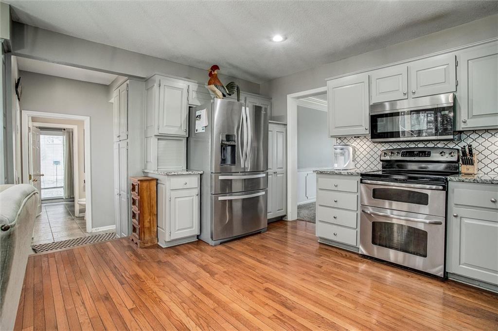 46 Northeast Shoreview Drive Lee's Summit, MO 64064 - Photo 9 of 34