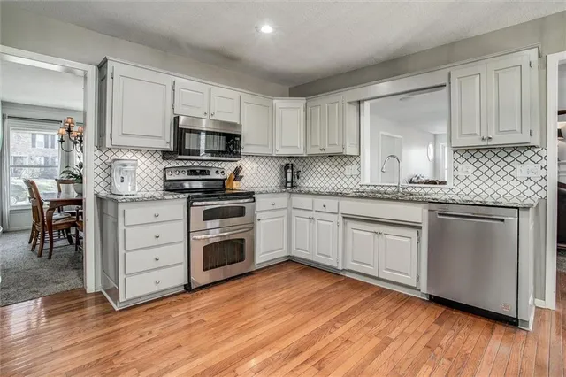 $539,900 | 46 Northeast Shoreview Drive, Lee's Summit, MO 64064