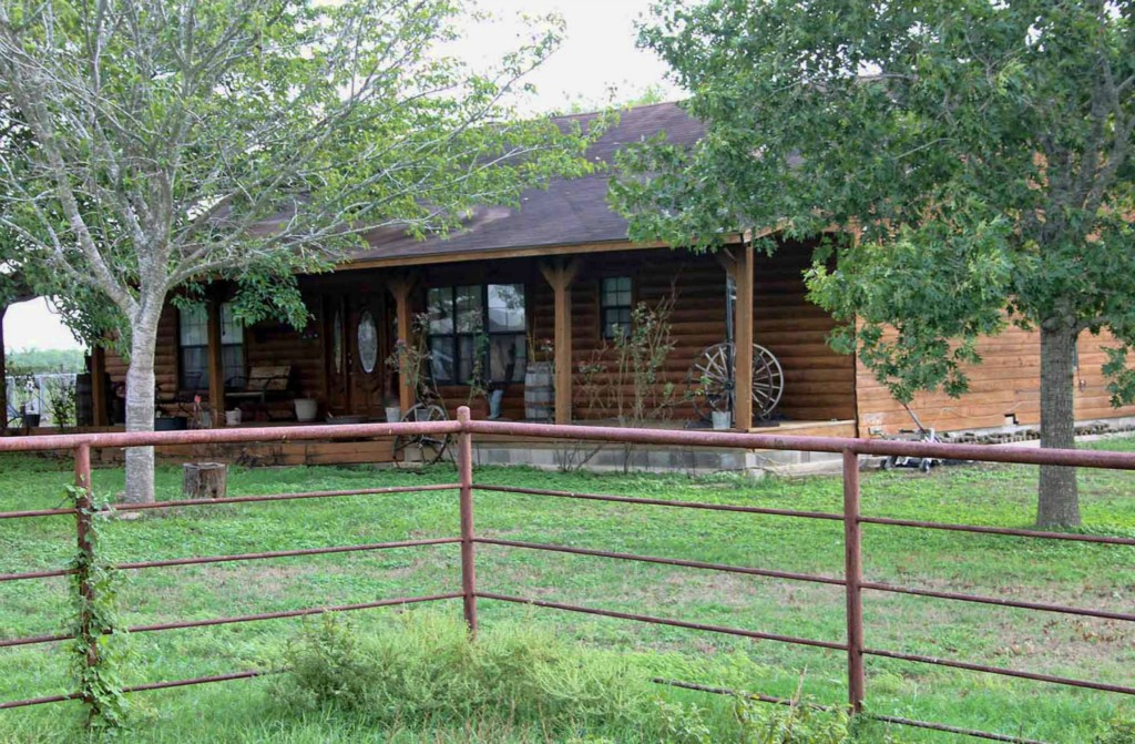976 Acorn Road Luling, TX 78648 - Photo 1 of 1