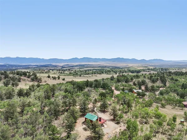 a view of a dry back yard