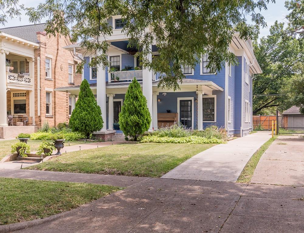 4910 Victor Street, Unit 1 Dallas, TX 75214 - Photo 28 of 30 a front view of a house with garden