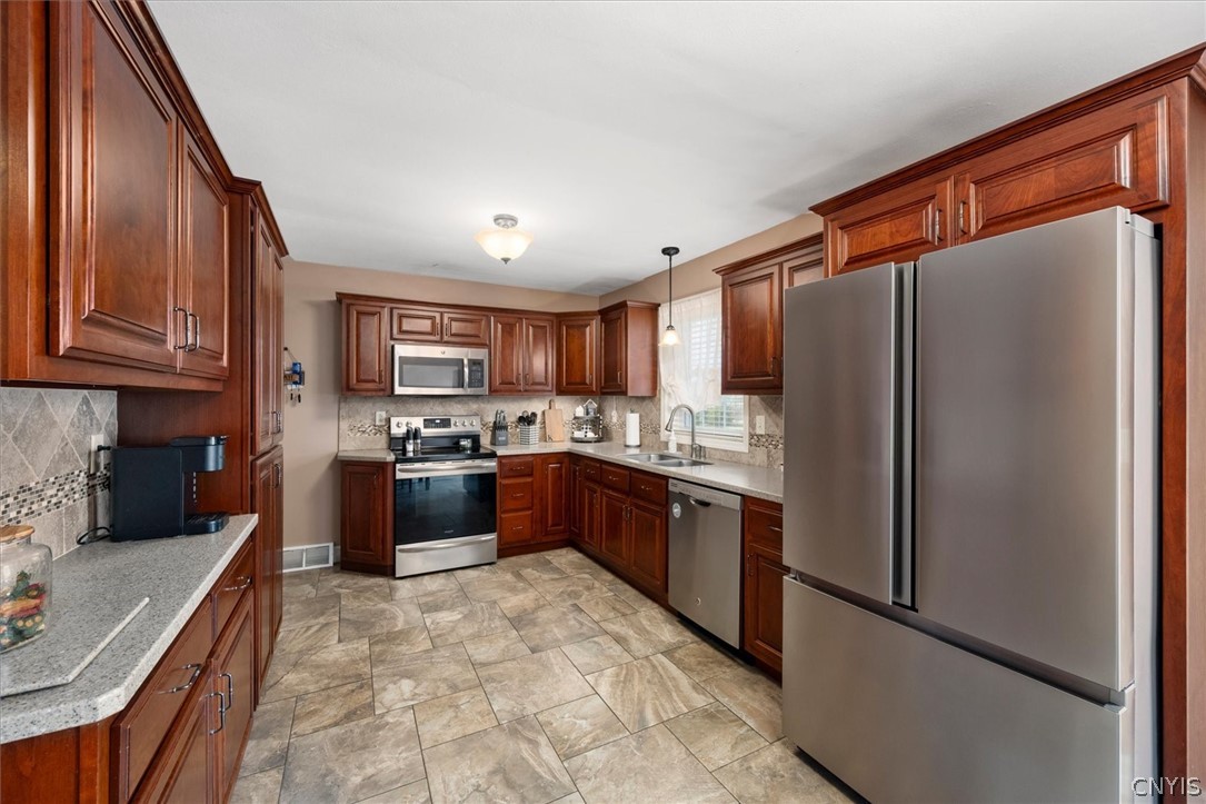 396 Genesee Street Oneida, NY 13421 - Photo 7 of 43