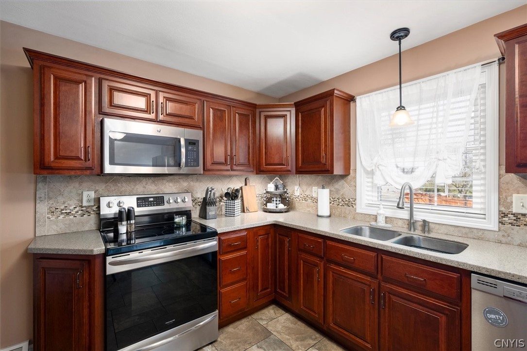 396 Genesee Street Oneida, NY 13421 - Photo 8 of 43