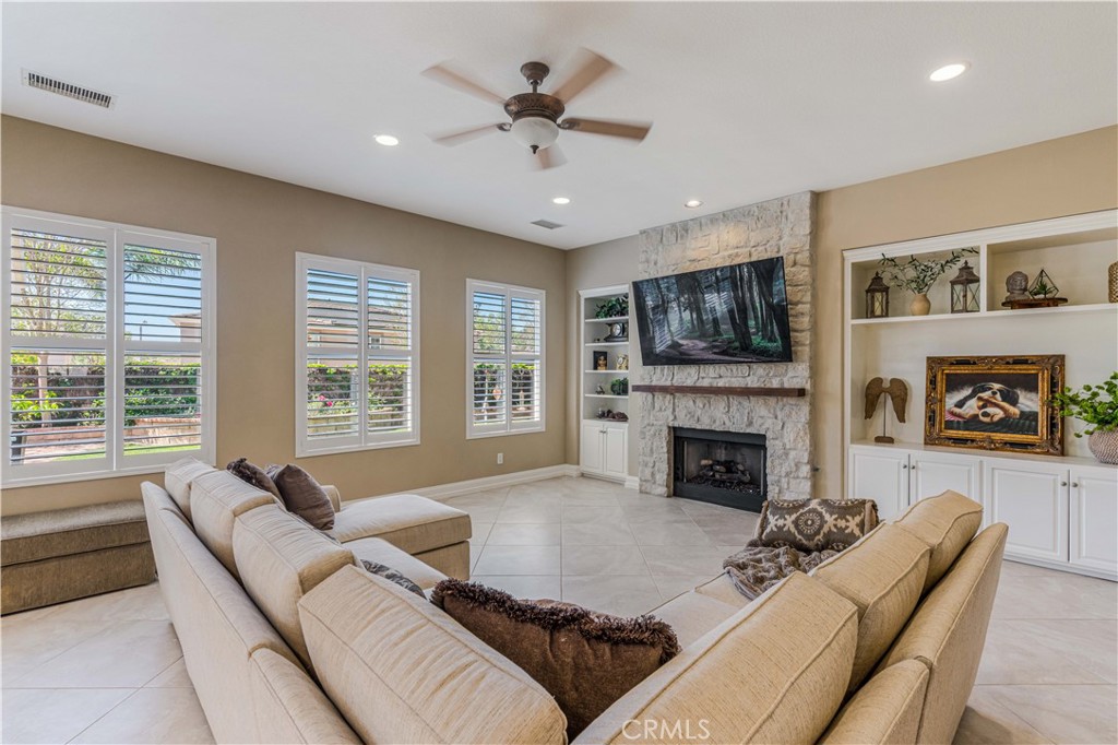 1091 Via Rafael Newbury Park, CA 91320 - Photo 14 of 38 Family Room off Kitchen