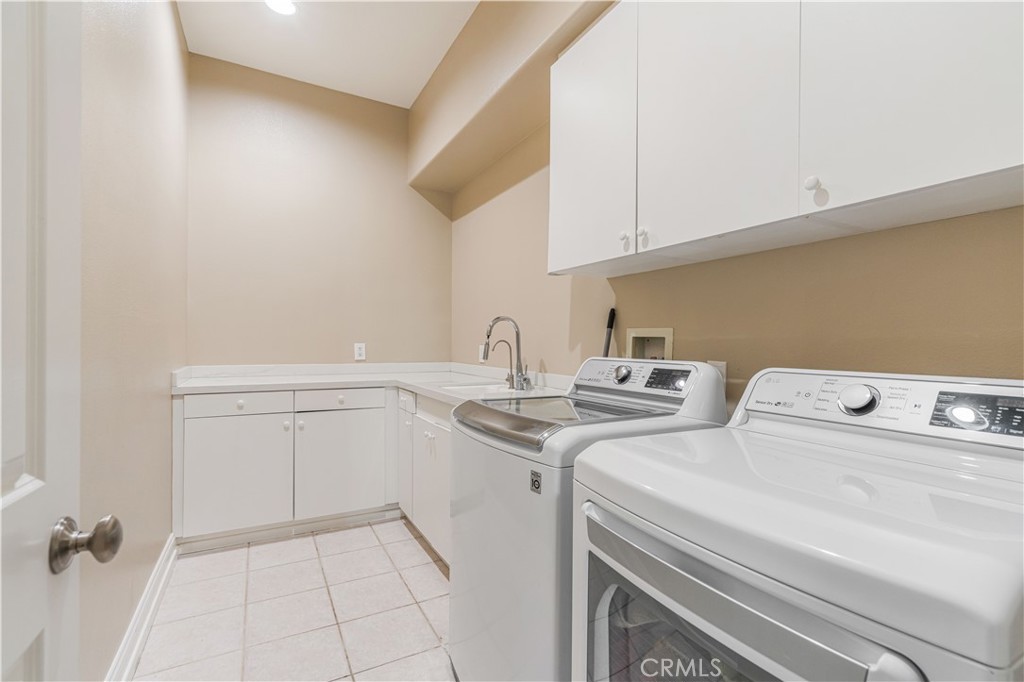 1091 Via Rafael Newbury Park, CA 91320 - Photo 25 of 38 Laundry Room