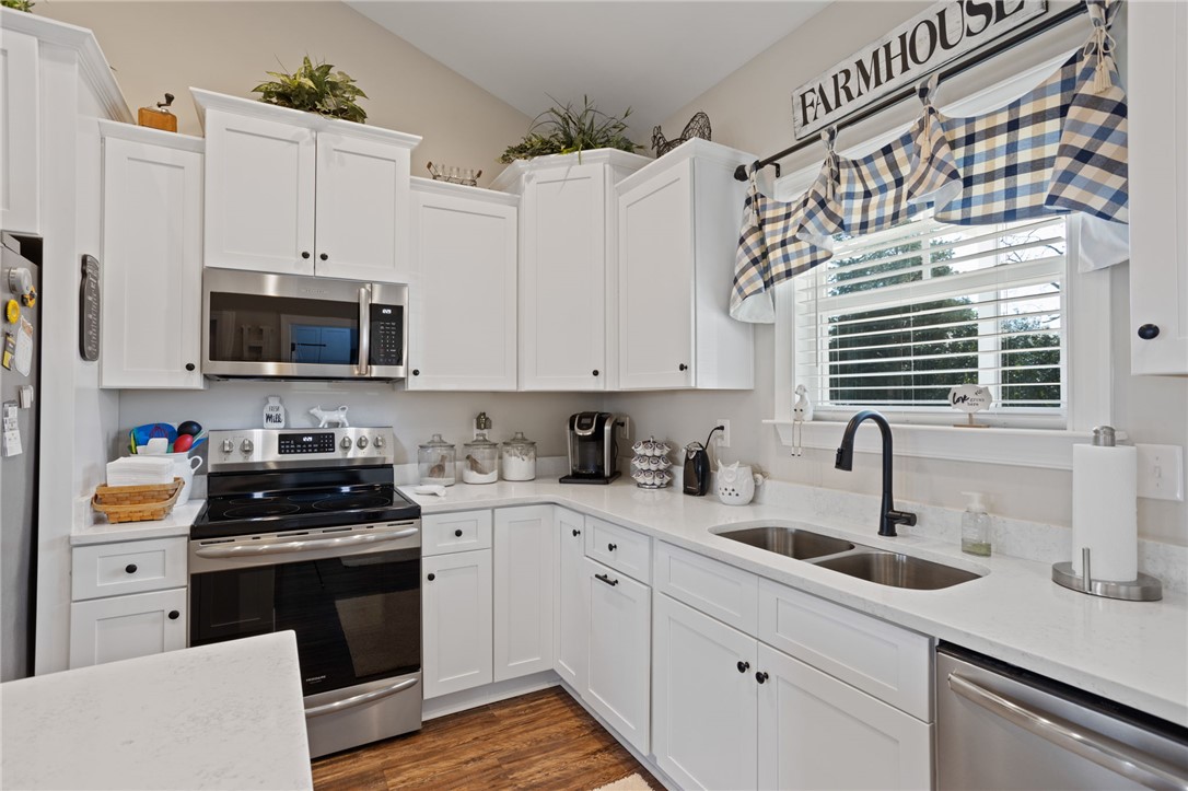 901 West Shockley Ferry Road Anderson, SC 29626 - Photo 7 of 24 GRANITE COUNTERTOPS!