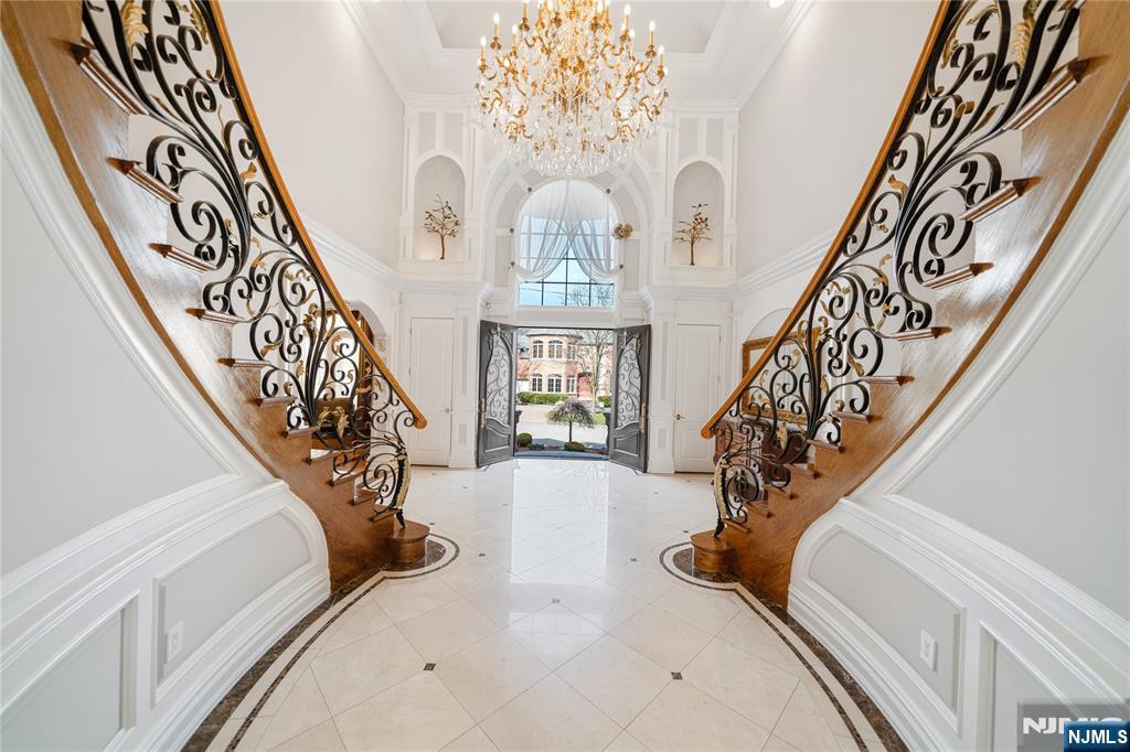 2 Euclid Road Fort Lee, NJ 07024 - Photo 3 of 49