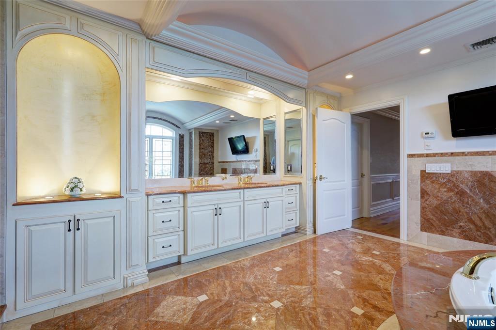 2 Euclid Road Fort Lee, NJ 07024 - Photo 31 of 49