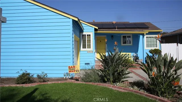a view of a house with a small yard and plants