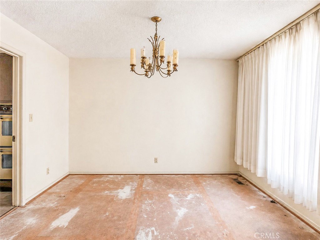146 West Hanford Armona Road Lemoore, CA 93245 - Photo 3 of 15 Dining area