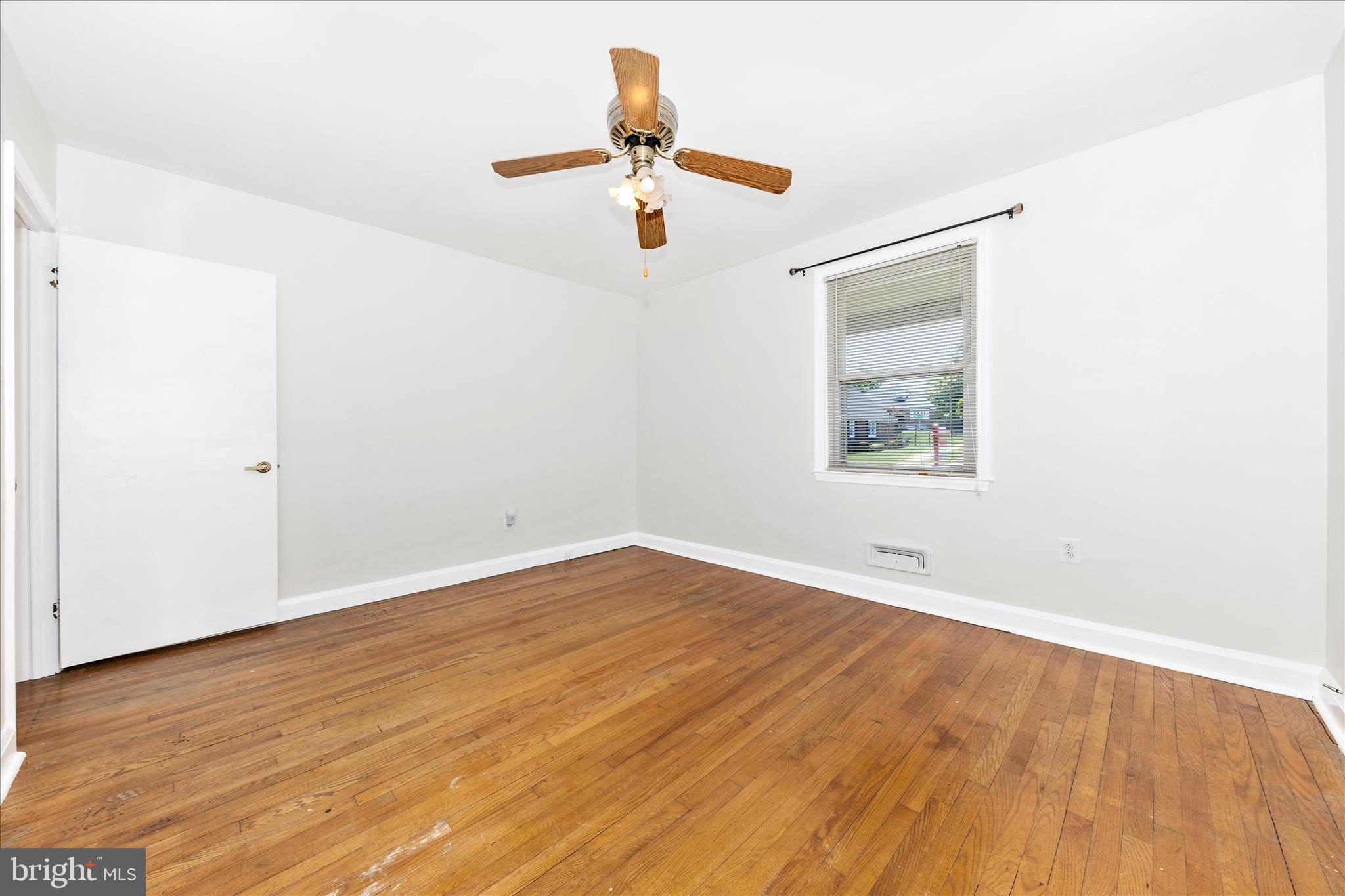 5811 Daybreak Terrace Baltimore, MD 21206 - Photo 22 of 54 Bedroom 2