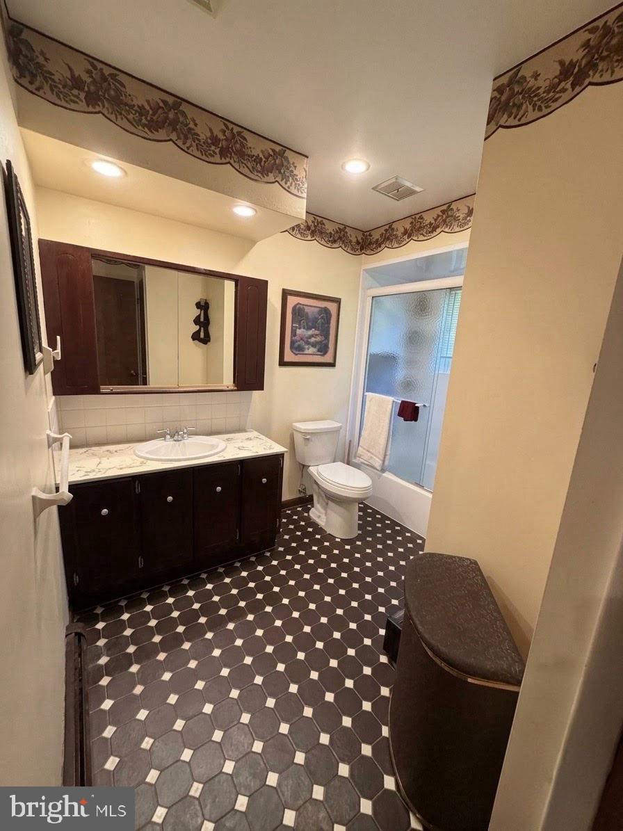451 West Neversink Road Reading, PA 19606 - Photo 16 of 31 FULL BATHROOM