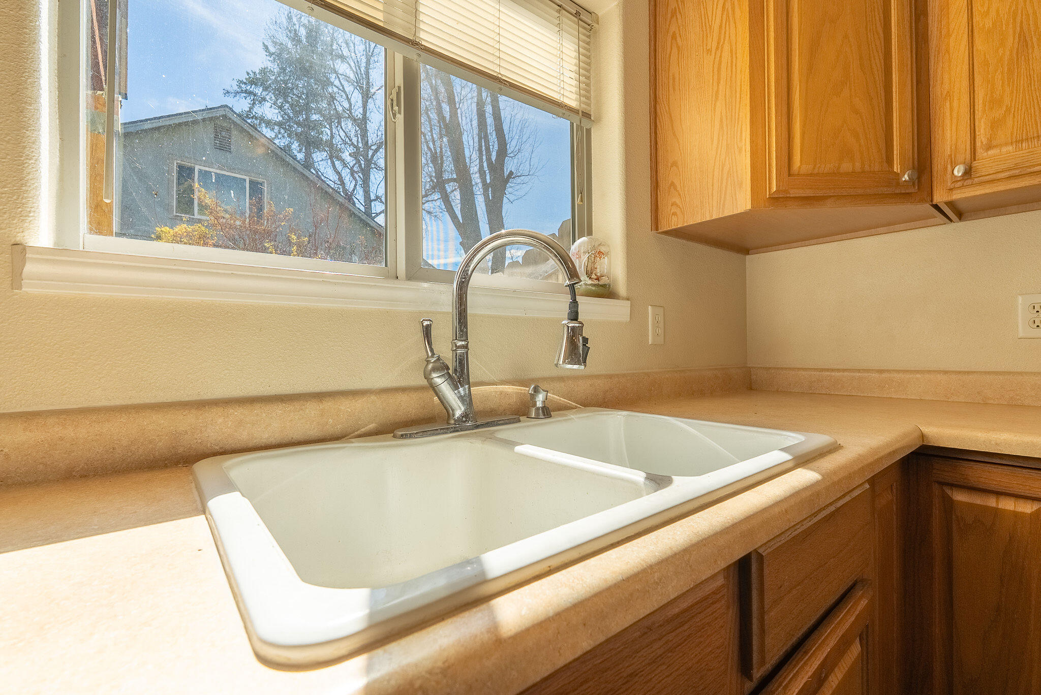 114 Cedar Street Central Point, OR 97502 - Photo 13 of 47 DSC02477-HDR