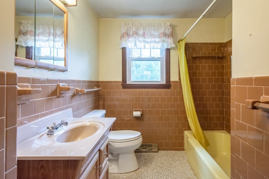 34 Agawam Road Acton, MA 01720 - Photo 17 of 32 Gallery Image 17