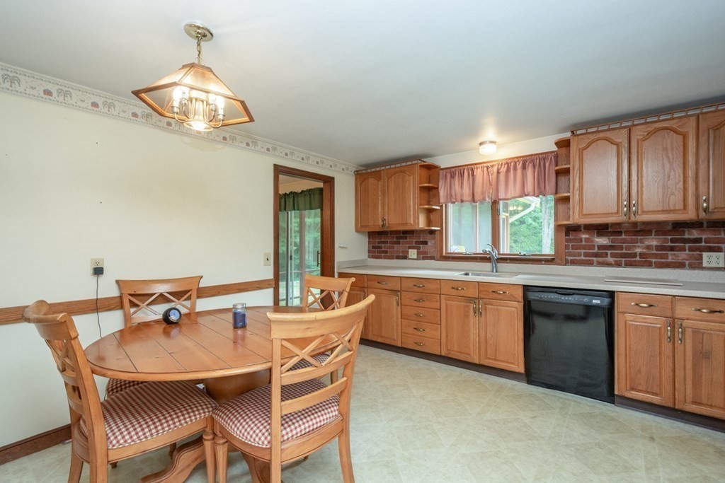 34 Agawam Road Acton, MA 01720 - Photo 4 of 32 Gallery Image 4