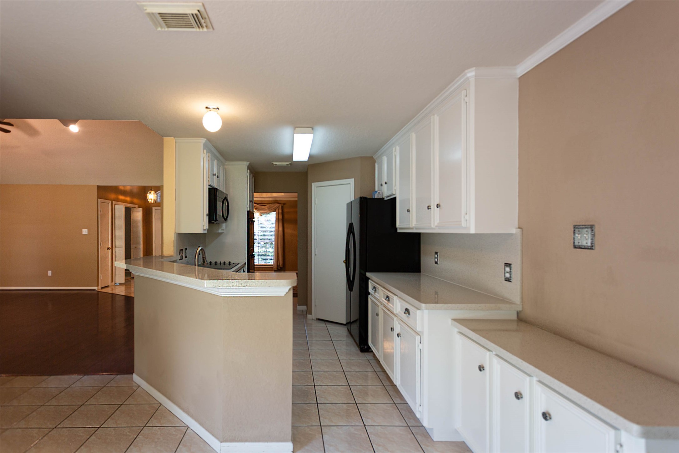 217 Tupelo Lane Conroe, TX 77304 - Photo 6 of 26 Kitchen