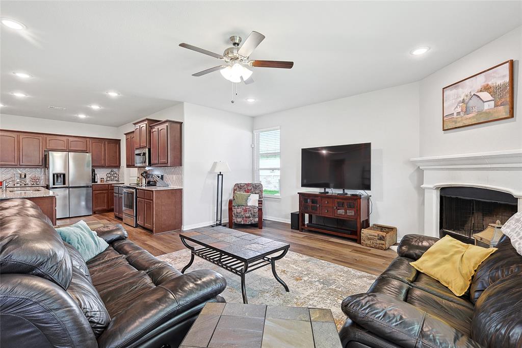 808 Feather Edge Drive Springtown, TX 76082 - Photo 20 of 40 a living room with furniture and a flat screen tv