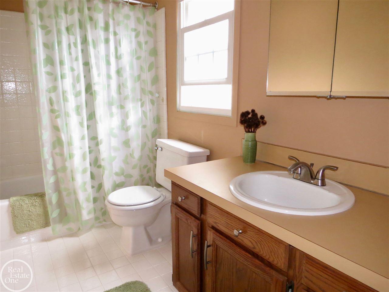 1396 Crescent Lane, Unit 336 Rochester Hills, MI 48306 - Photo 17 of 33