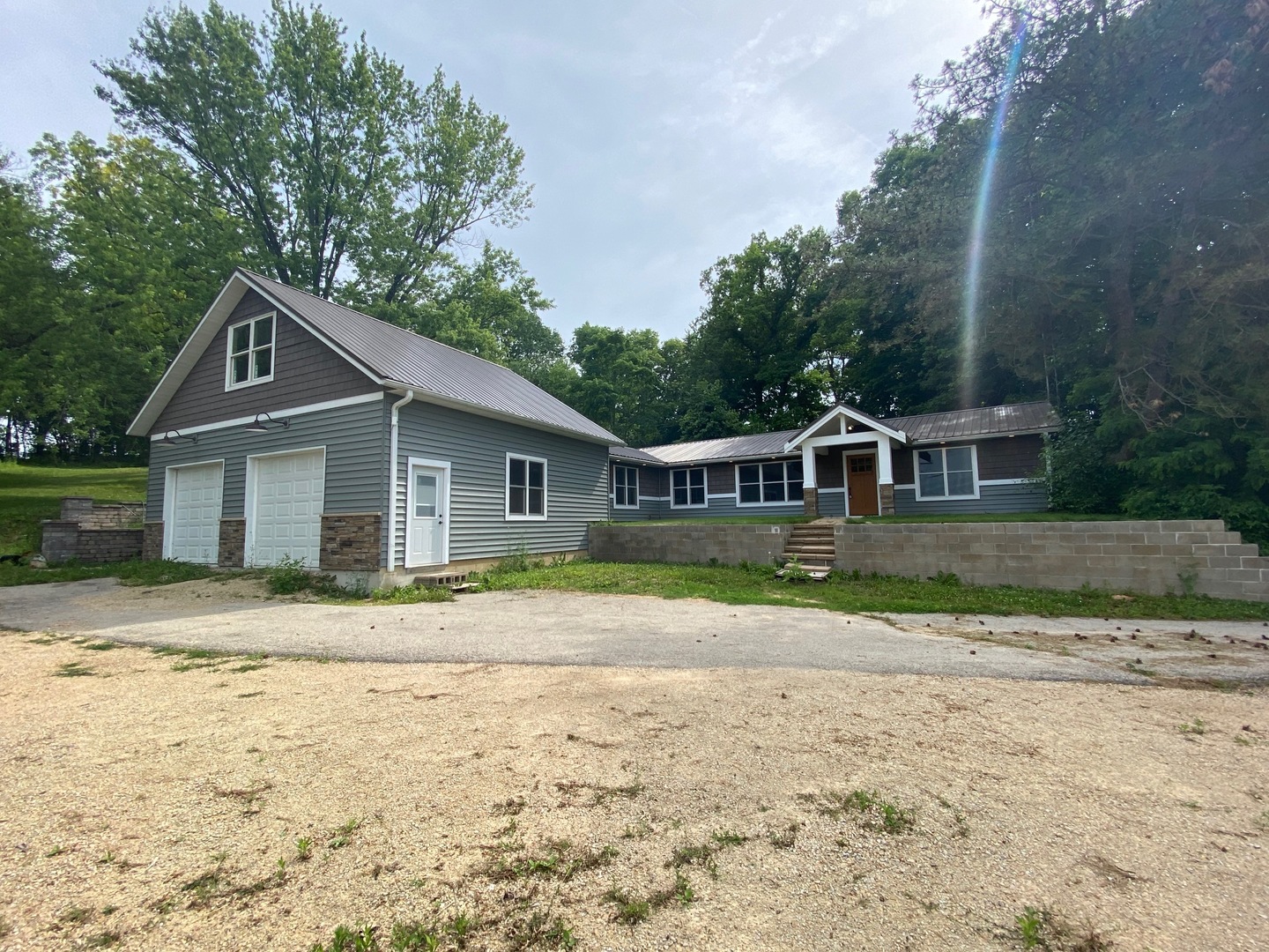 639 Palmyra Road Dixon, IL 61021 - Photo 1 of 36